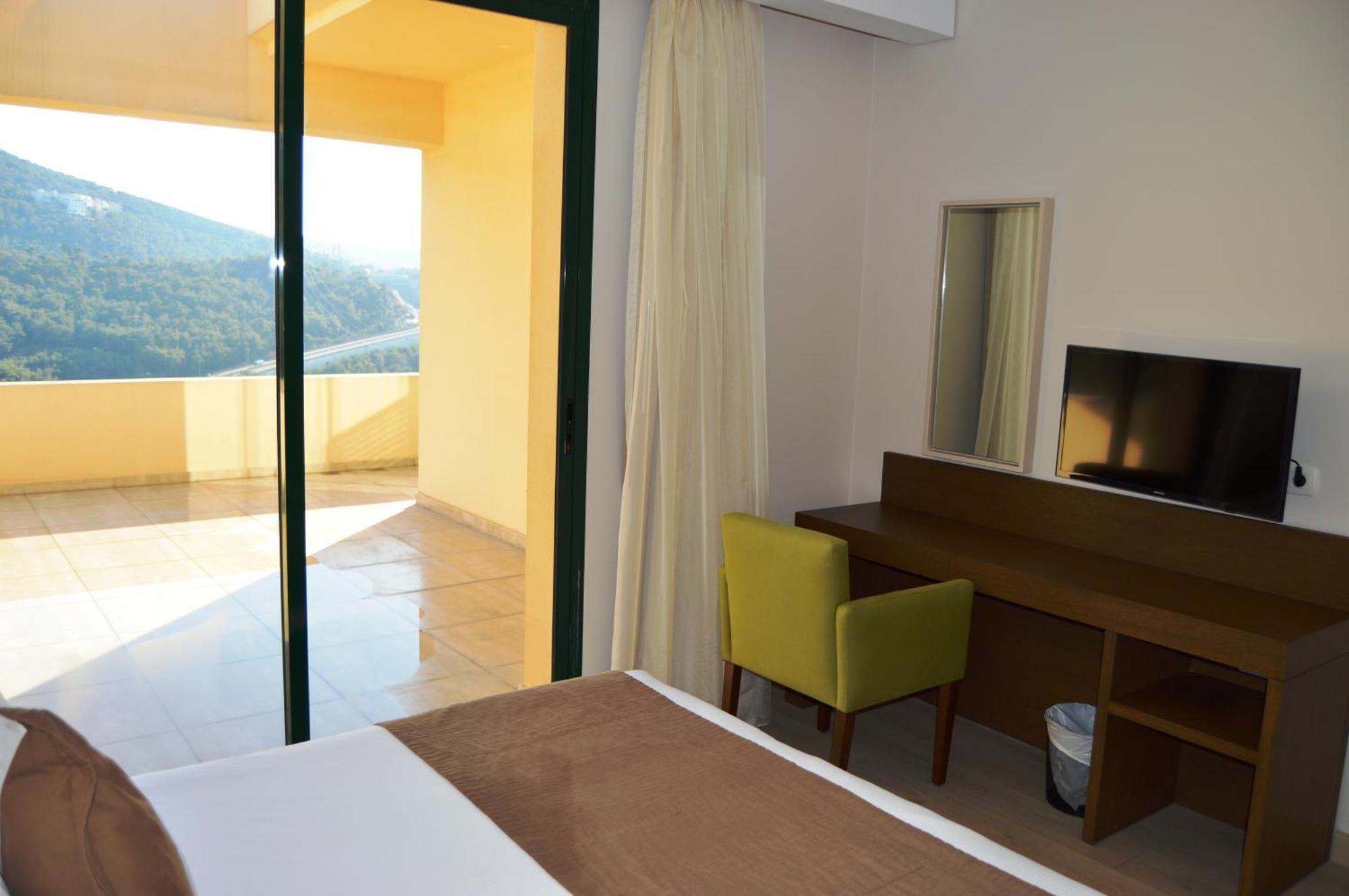 Country Lodge Hotel & Resort Beyrut Oda fotoğraf