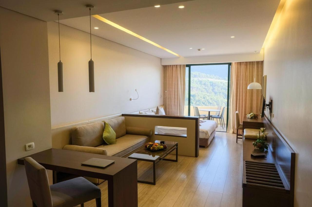 Country Lodge Hotel & Resort Beyrut Dış mekan fotoğraf