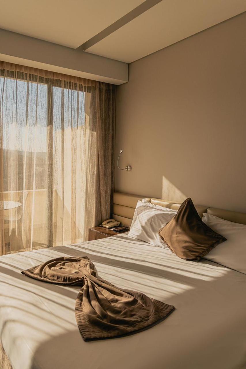 Country Lodge Hotel & Resort Beyrut Dış mekan fotoğraf