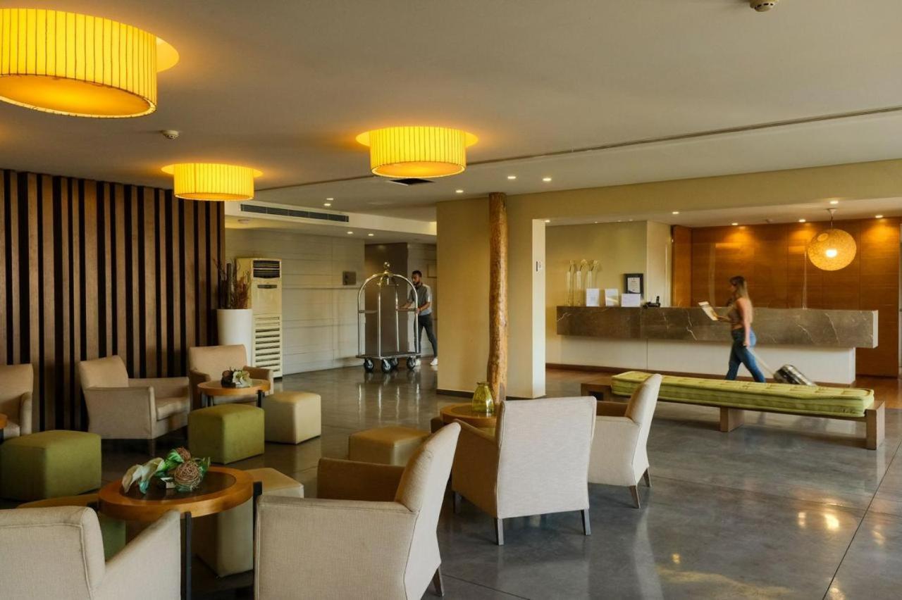 Country Lodge Hotel & Resort Beyrut Dış mekan fotoğraf