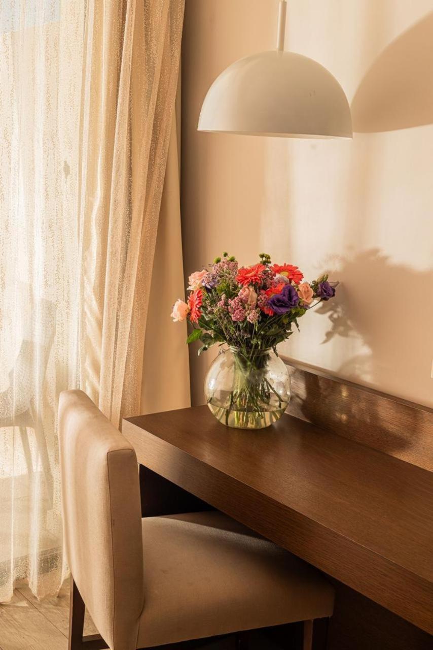 Country Lodge Hotel & Resort Beyrut Dış mekan fotoğraf