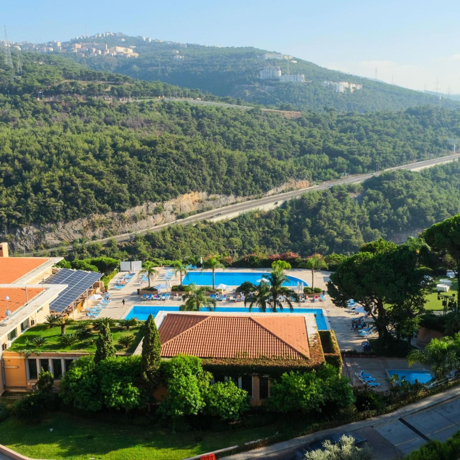 Country Lodge Hotel & Resort Beyrut Dış mekan fotoğraf