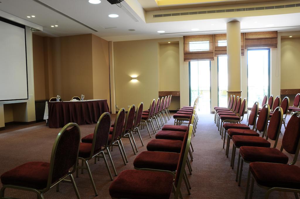 Country Lodge Hotel & Resort Beyrut Dış mekan fotoğraf