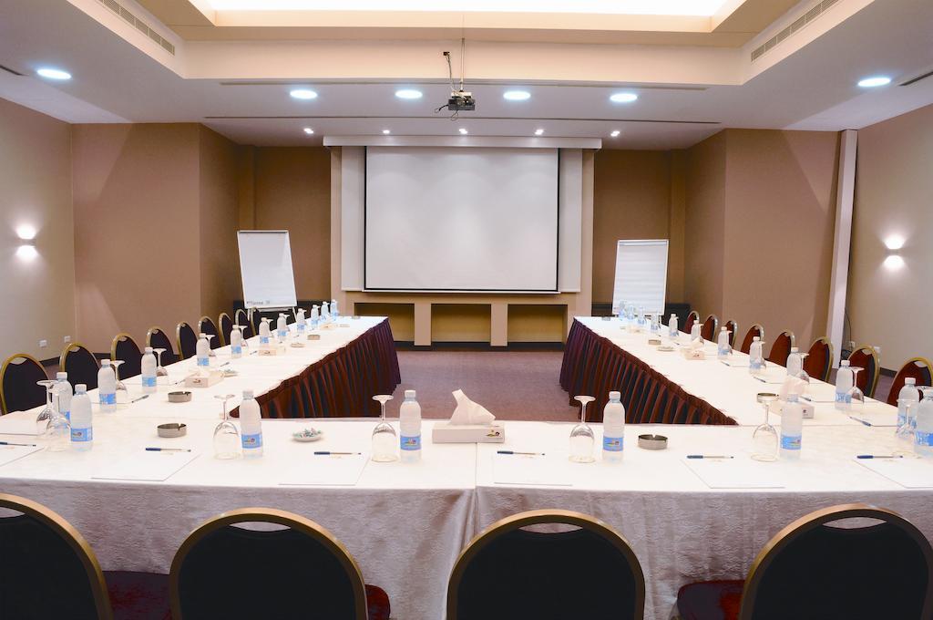 Country Lodge Hotel & Resort Beyrut Dış mekan fotoğraf