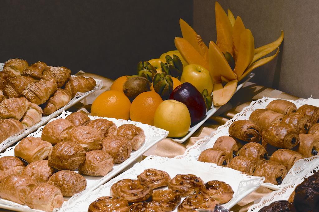 Country Lodge Hotel & Resort Beyrut Dış mekan fotoğraf