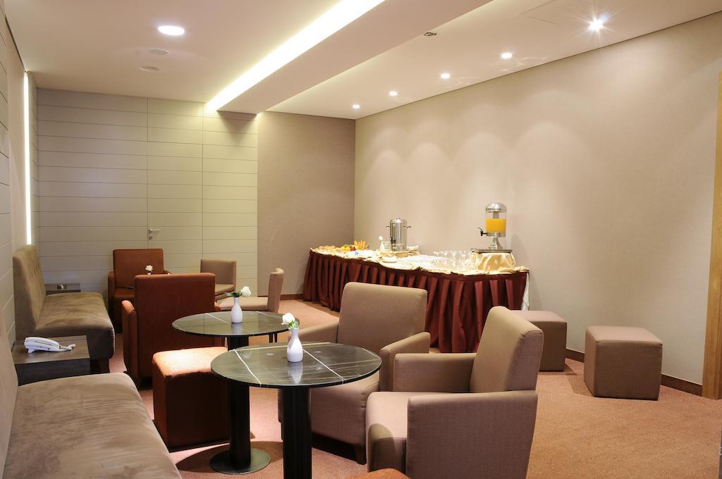 Country Lodge Hotel & Resort Beyrut Dış mekan fotoğraf